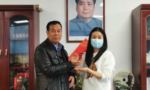 青岛pg电子细胞生物科技有限公司喜迎屠呦呦教授团队最新培育青蒿育种  《中康优青1号》