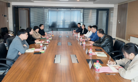 山农大与pg电子控股泰山论剑，配合前进